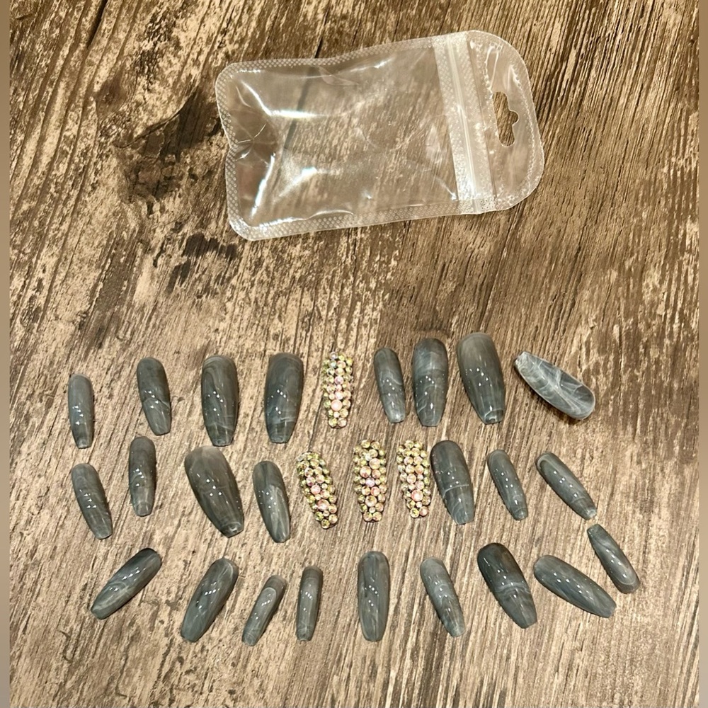 NEW KISS & CLAWS Press-On Nails (Long Voguish, Extra Long, Nude) - 8 Packs - Picture 8 of 8